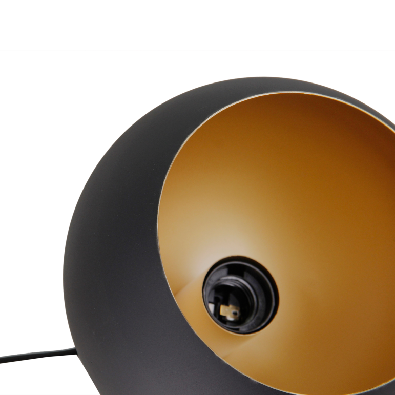 Deze moderne tafellamp in zwart en goud voegt een chique touch toe aan jouw interieur. Perfect voor sfeervolle avonden.