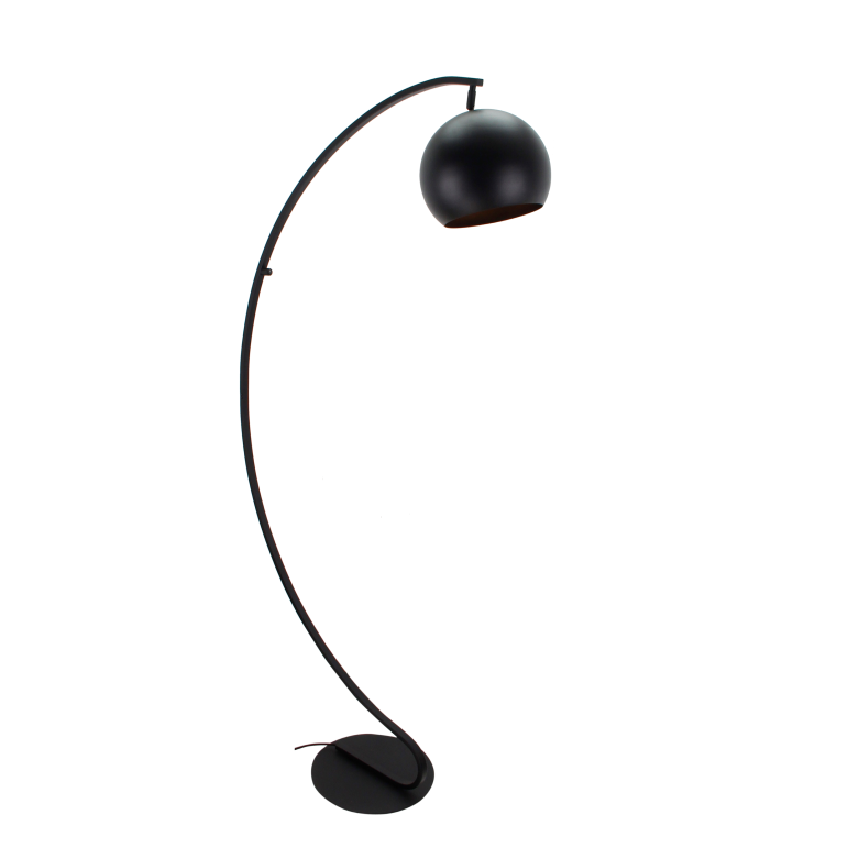 Deze zwarte vloerlamp geeft een moderne touch aan je interieur. Perfect voor een sfeervolle leeshoek of als accentstuk.
