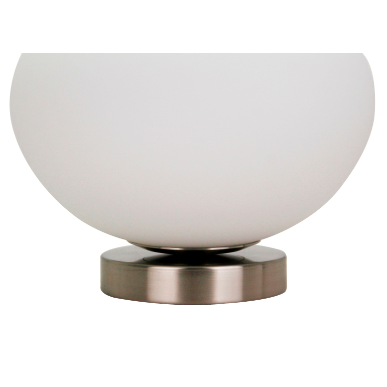 Detailweergave van de zilveren Opalino tafellamp. Deze klassieker voegt elegantie toe aan elke tafel.