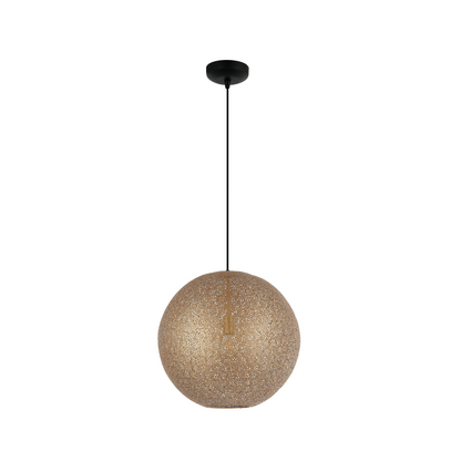 Detail van de moderne Rolo hanglamp in goud. Een luxe accent dat elke ruimte een warme gloed verleent.
