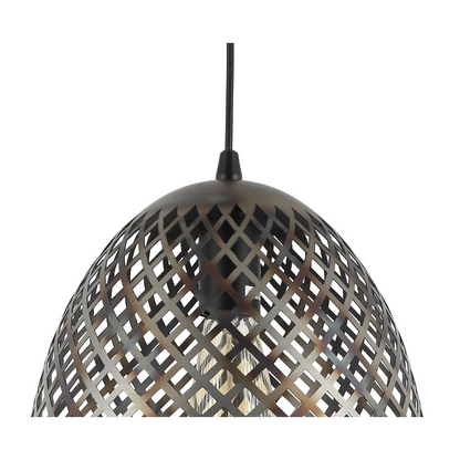 Detail van de zwarte Pavia hanglamp met industrieel design. Perfect voor een stoere ambiance in jouw interieur.