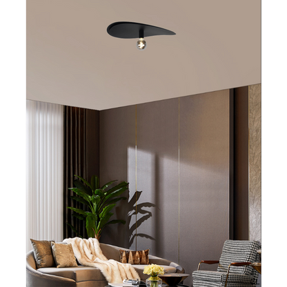 De zwarte Piatto plafondlamp voegt een moderne touch toe aan je interieur.