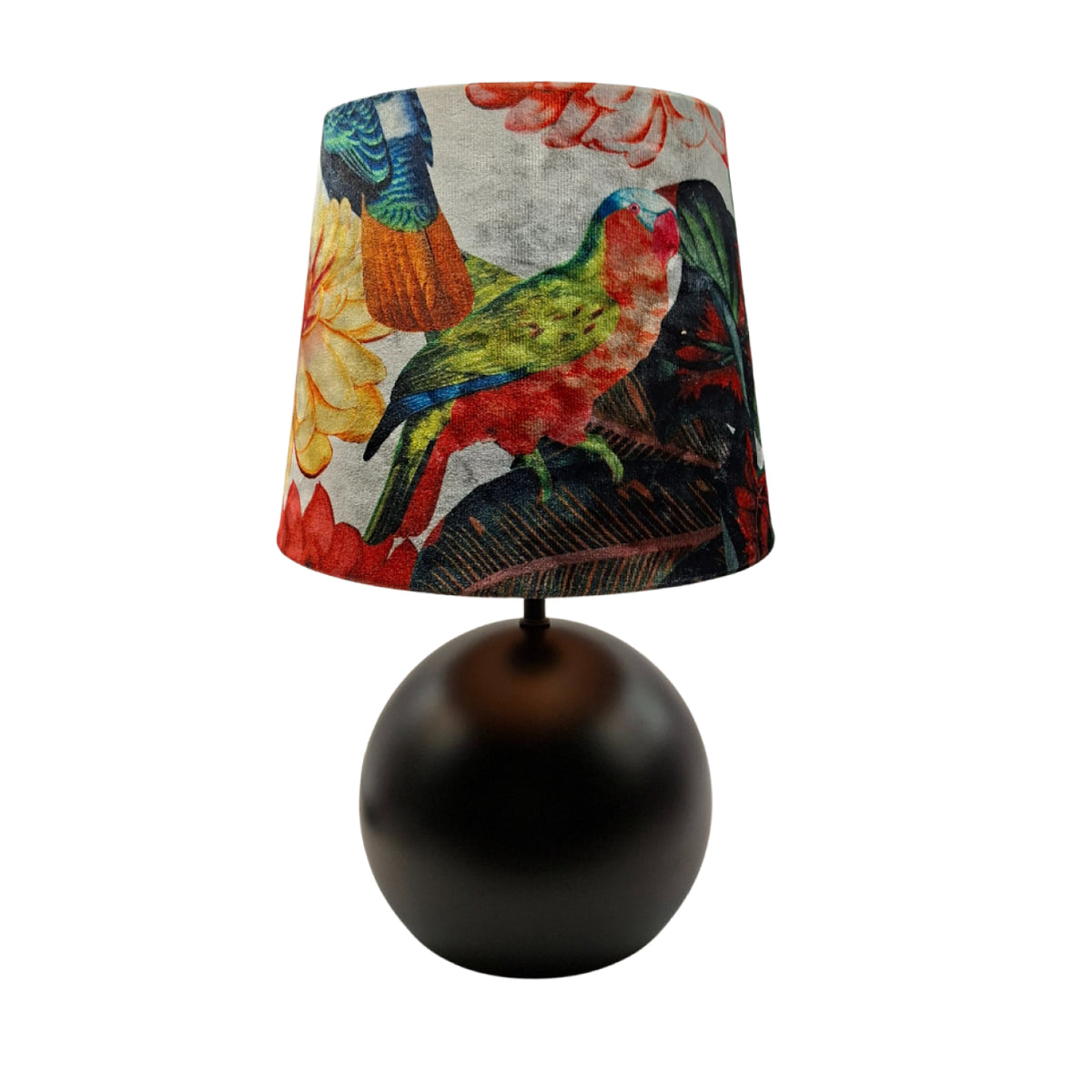 Een moderne lampenvoet in crème, perfect voor een eigentijdse uitstraling. Voeg een vleugje stijl toe aan je interieur.