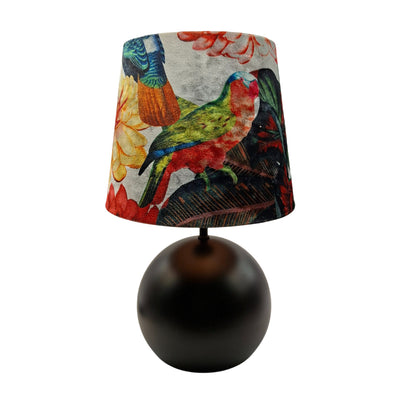 Een moderne lampenvoet in crème, perfect voor een eigentijdse uitstraling. Voeg een vleugje stijl toe aan je interieur.