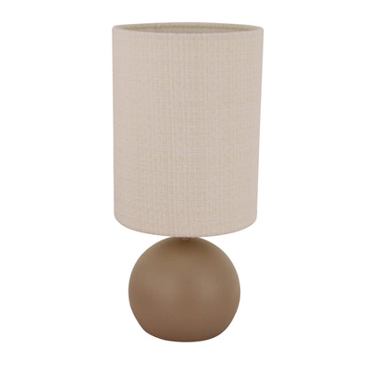 De taupe Porto tafellamp is een stijlvolle toevoeging aan je interieur. Perfect voor een gezellige sfeer aan tafel.
