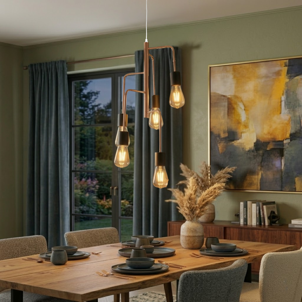 Deze bronzen hanglamp voegt een moderne retro charme toe aan uw interieur. Perfect voor sfeervolle avonden.