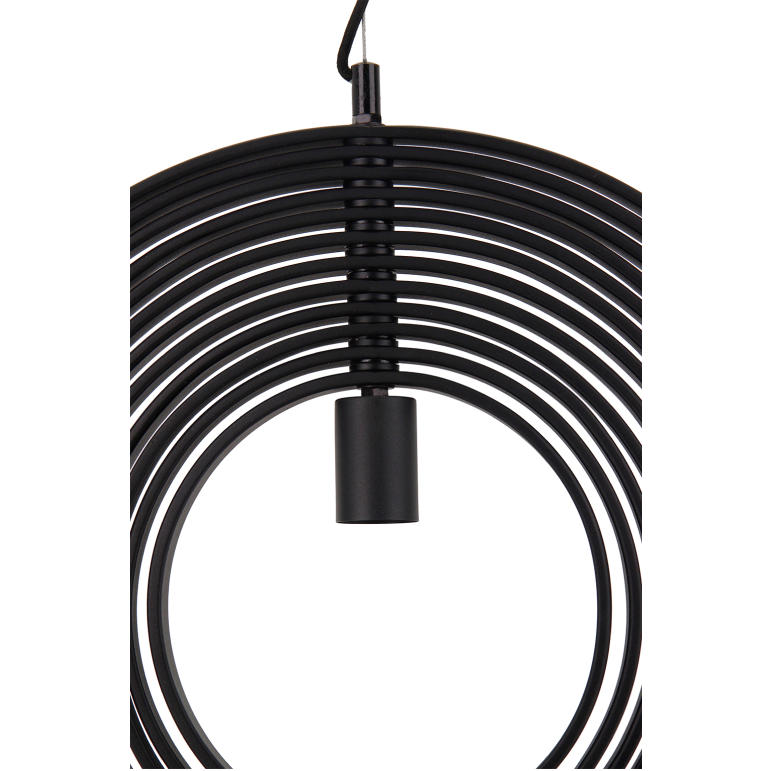 Detail van de zwarte Ring hanglamp met een industrieel karakter. Deze lamp voegt een moderne touch toe aan je interieur.