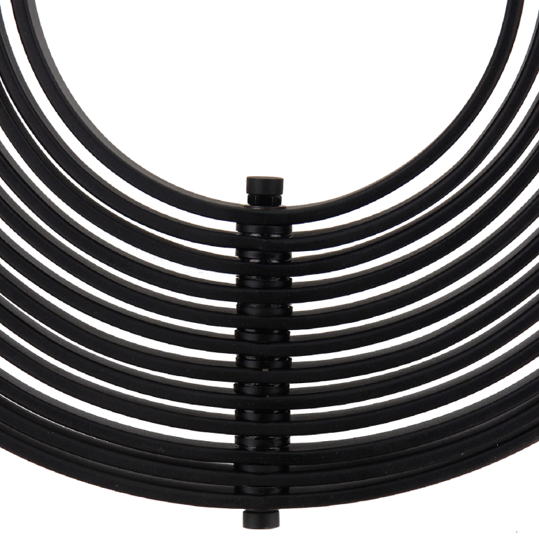 Deze zwarte hanglamp uit de Ring-serie heeft een strakke, industriële uitstraling. Een echte blikvanger boven de eettafel.