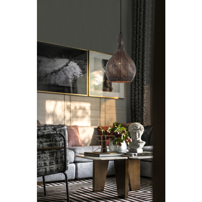 De zwarte Rolo hanglamp voegt een klassieke touch toe aan je interieur.