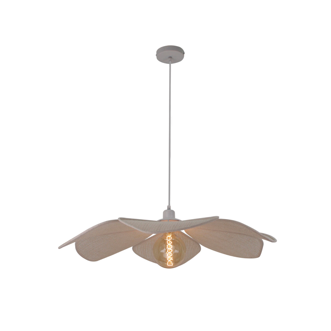 Droom weg onder deze bohemian witte Corvo hanglamp. Een prachtige aanvulling voor elke sfeervolle ruimte.