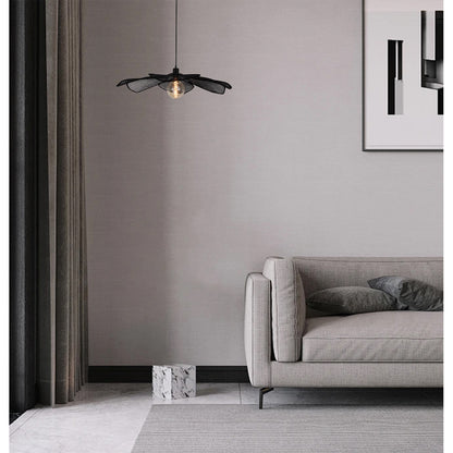 Een detail van de Corvo hanglamp in zwart. Deze bohemian lamp voegt een unieke flair toe aan jouw interieur.