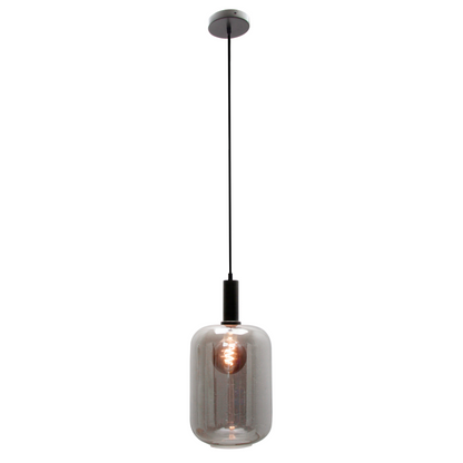 De zwarte Specchio hanglamp heeft een modern design en past perfect boven een eettafel. Ideaal voor een stijlvol interieur.