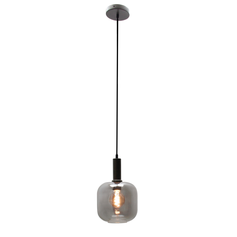 Deze zwarte hanglamp uit de Specchio serie geeft een moderne uitstraling aan je interieur. Perfect voor boven de eettafel.