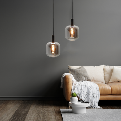 De zwarte Specchio hanglamp voegt een moderne touch toe aan je interieur. Perfect voor een sfeervolle ambiance!