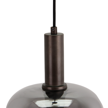Verrijk je interieur met de zwarte Specchio hanglamp. Deze moderne lamp is een ware eyecatcher in elke ruimte.