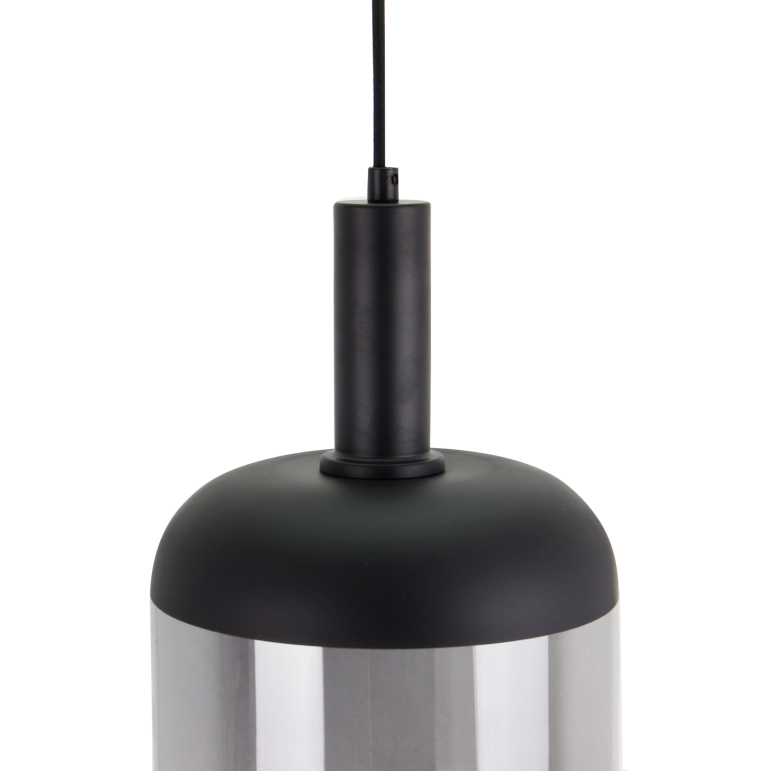 De zwarte hanglamp Specchio opaco heeft een elegant ontwerp. Perfect voor een sfeervolle ambiance boven de eettafel.