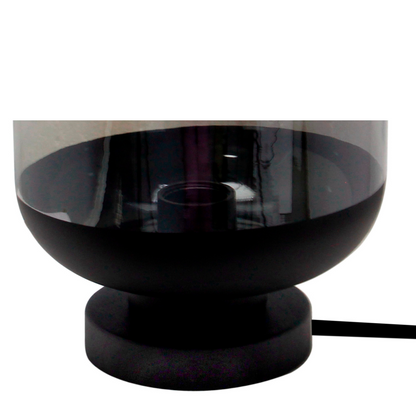 De zwarte tafellamp Specchio opaco heeft een unieke, moderne uitstraling. Perfect voor een sfeervolle ambiance in huis.