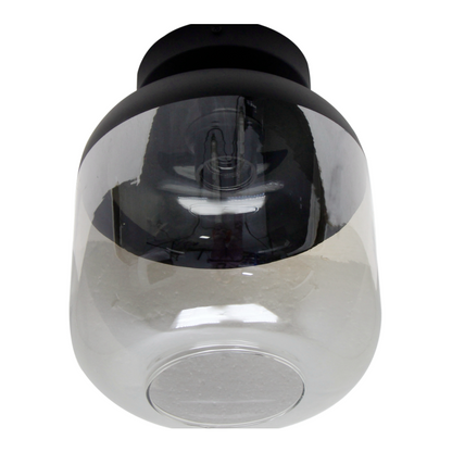 Deze zwarte plafondlamp uit de Specchio-serie heeft een moderne uitstraling.