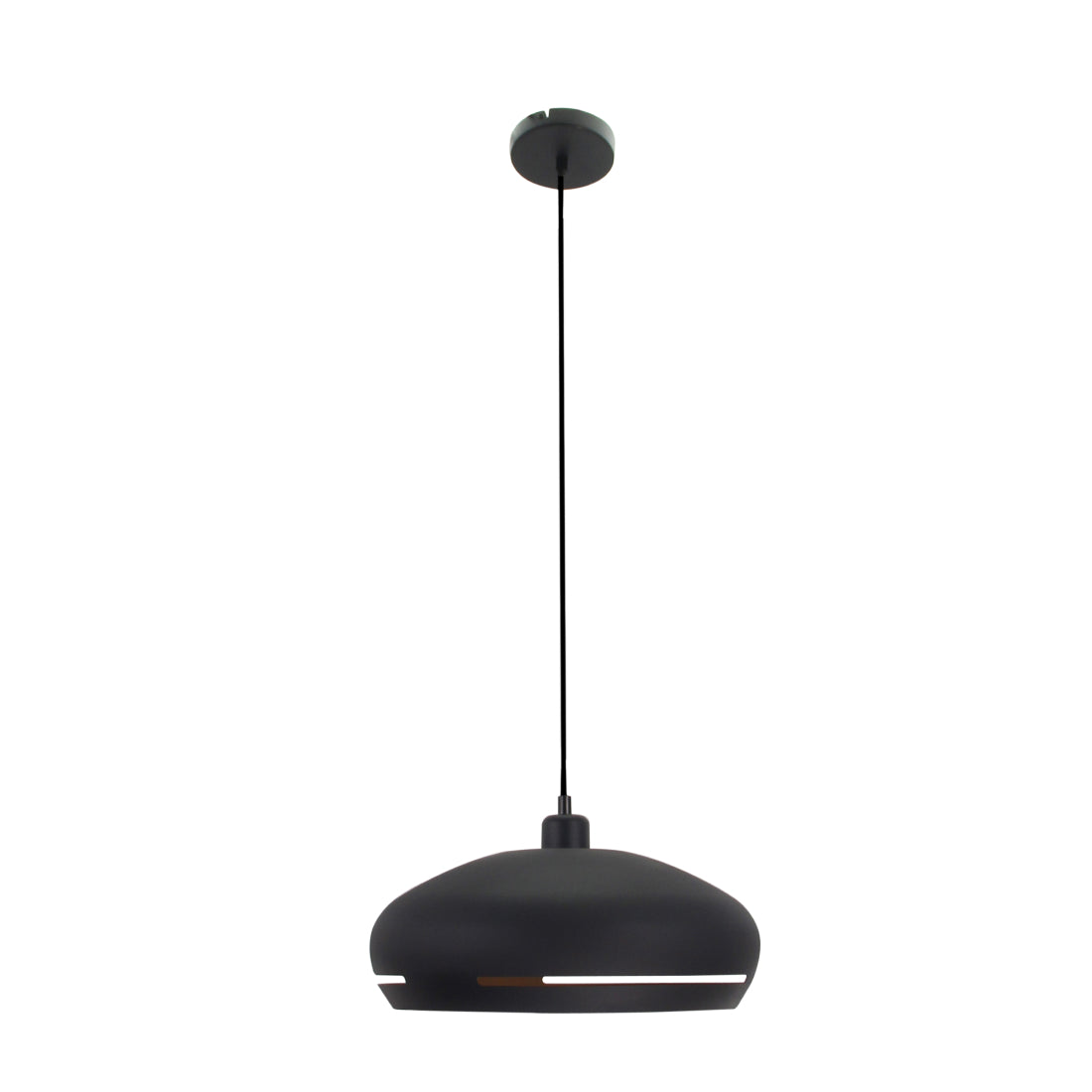Detailfoto van de gouden Striscia hanglamp met zwart accent. Een luxe toevoeging die elke ruimte een warme sfeer geeft.