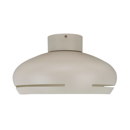 Detailfoto van de moderne witte Striscia plafondlamp. Een verfijnde uitstraling die elke kamer een frisse look geeft.