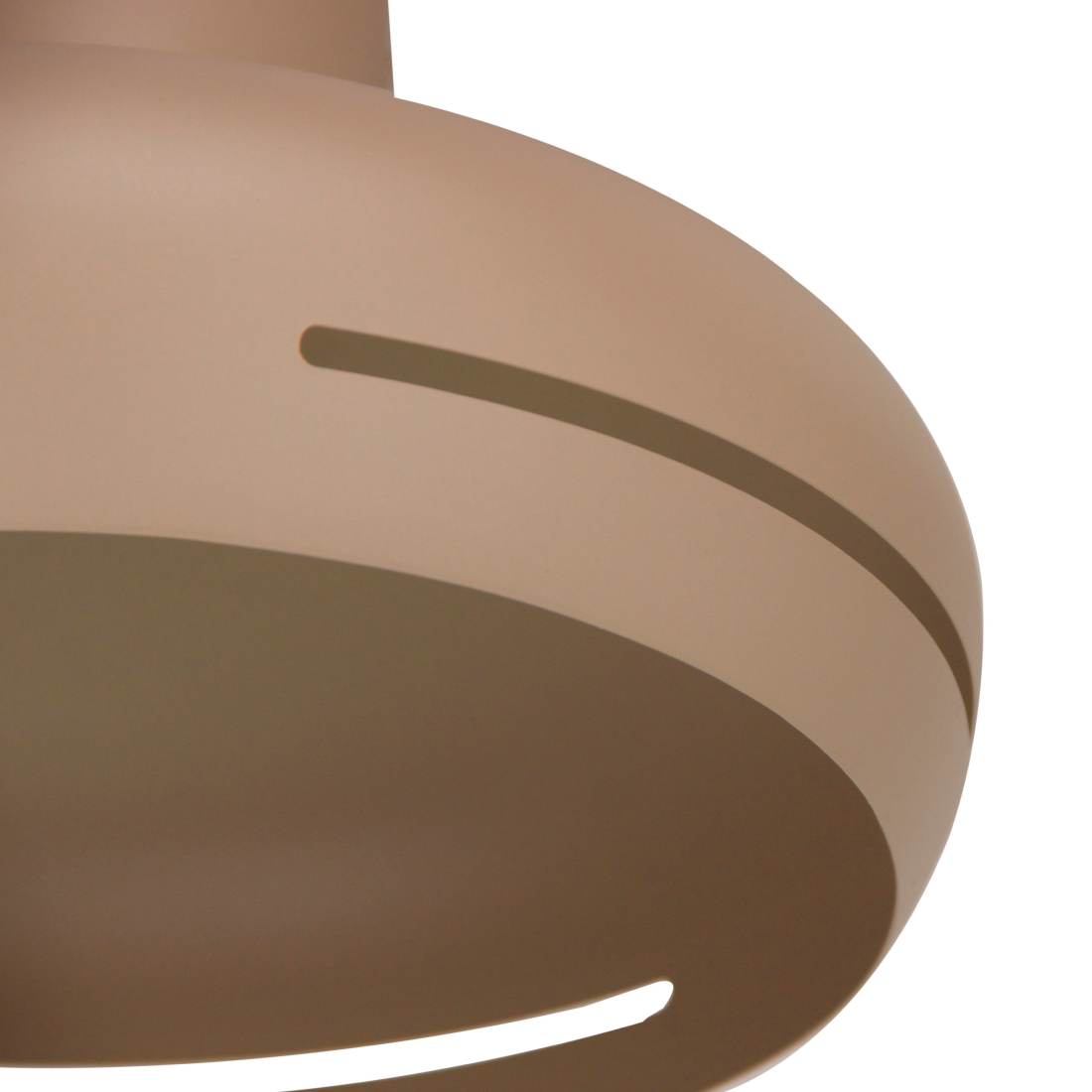 Detailfoto van de zandkleurige Striscia plafondlamp. Deze lamp voegt warmte en sfeer toe aan elke ruimte.