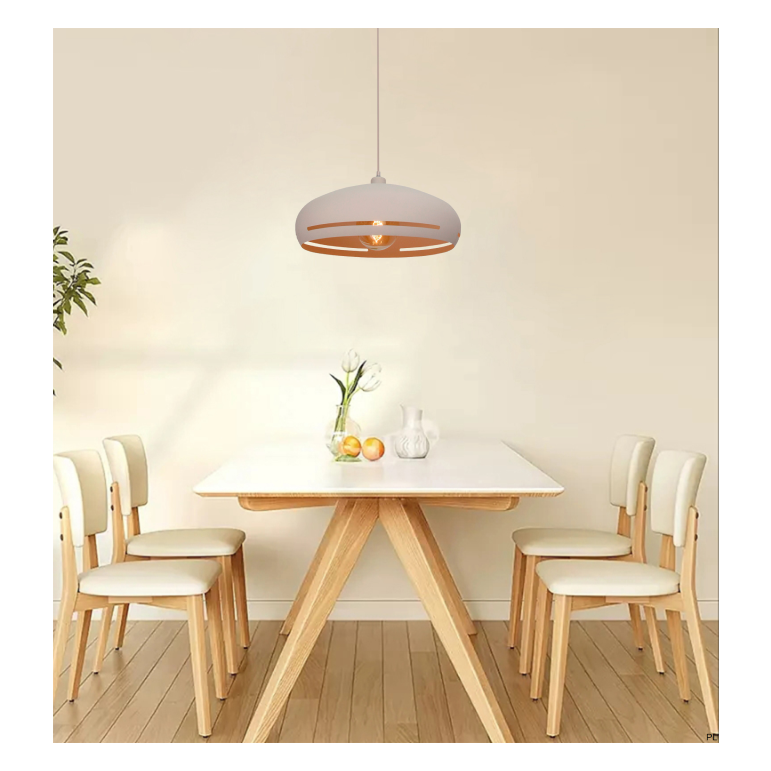De crèmekleurige Striscia hanglamp voegt een moderne flair toe aan je interieur.