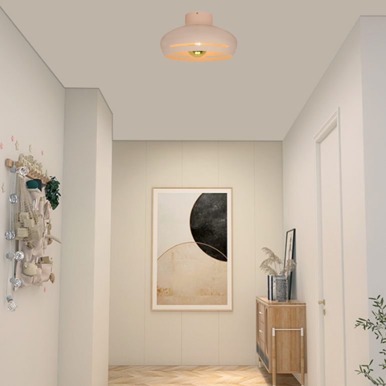 De crèmekleurige Striscia plafondlamp past perfect in moderne interieurs. Creëert een warme en uitnodigende sfeer.