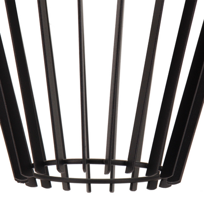 Deze gedetailleerde close-up van de zwarte Tavola hanglamp toont zijn moderne afwerking.
