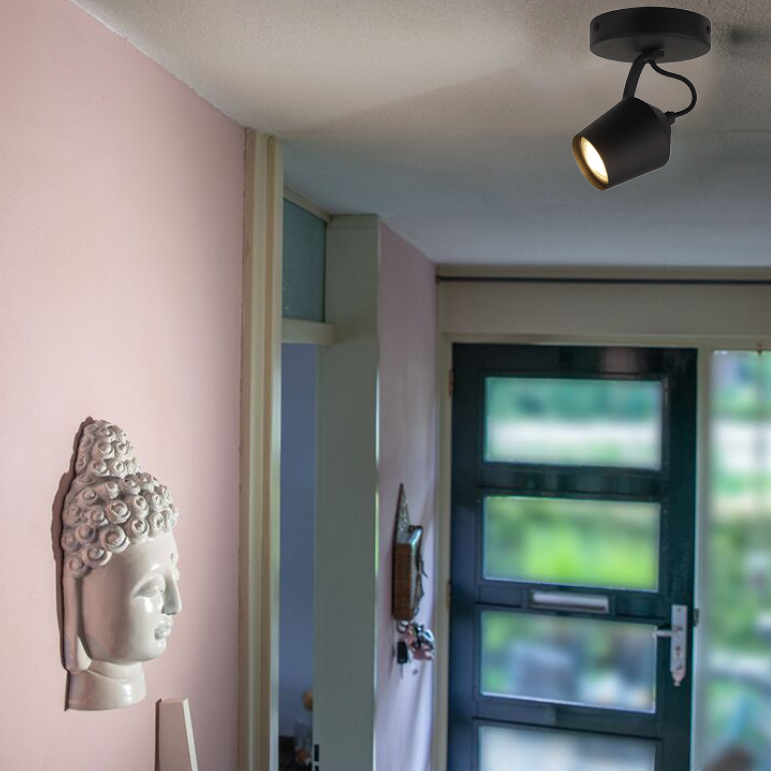 Moderne zwarte plafondlamp Tavola voegt een eigentijdse touch toe aan je interieur. Perfect voor sfeervolle verlichting!