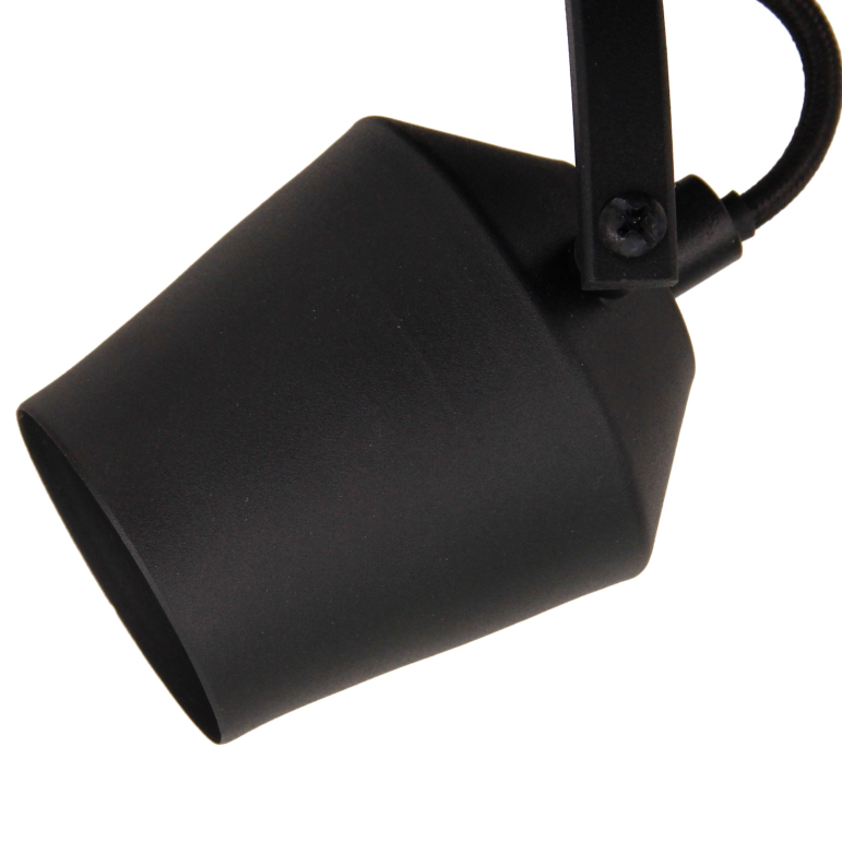 Detailopname van de moderne zwarte Tavola plafondlamp. Een verfijnde toevoeging voor een eigentijdse uitstraling in huis.