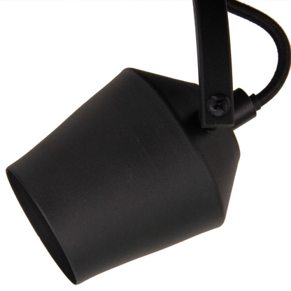 De zwarte Tavola plafondlamp heeft een modern ontwerp en past perfect in elke eigentijdse ruimte.