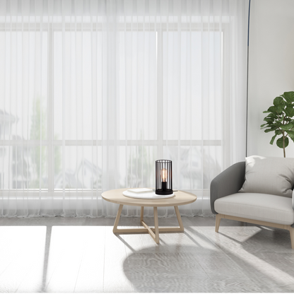 Bijzondere detailfoto van de zwarte Tavola tafellamp. Dit industriële ontwerp voegt een stoere flair toe aan elke tafel.