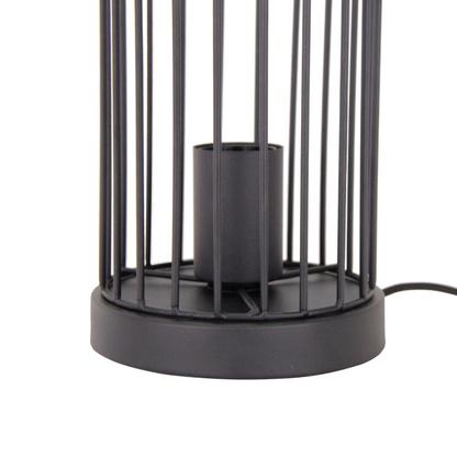 Deze zwarte Tavola tafellamp heeft een industrieel design en past perfect op elke tafel.