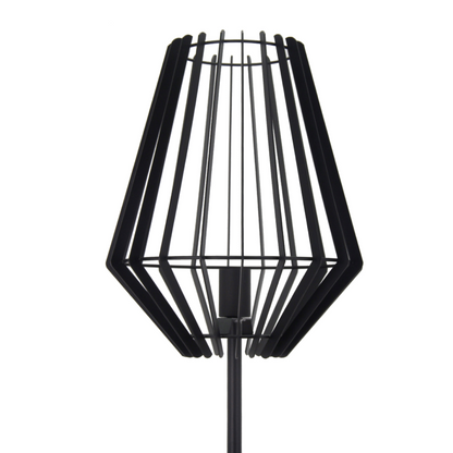 Deze zwarte Tavola vloerlamp voegt een moderne touch toe aan je interieur. Perfect voor een sfeervolle leeshoek.