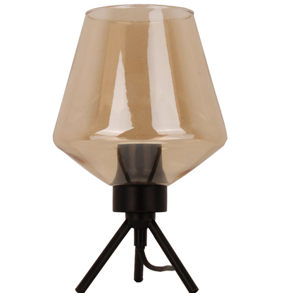 De zwarte tafellamp Tris voegt een landelijke charme toe aan je interieur. Een sfeervol accent voor elke tafel.