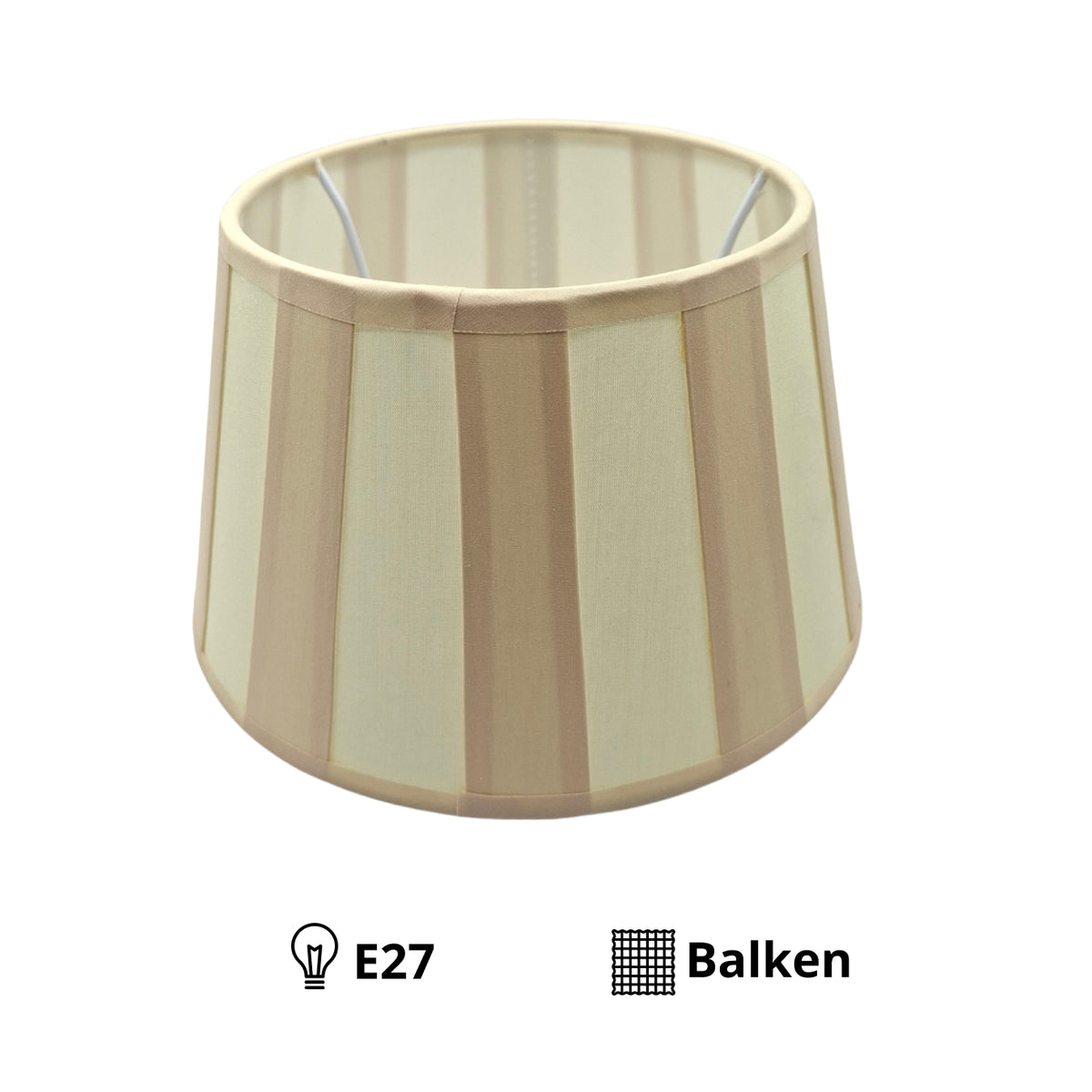 Verfijnde lampenkap in crèmekleurig chintz. Perfect voor een warme, gezellige sfeer in huis.