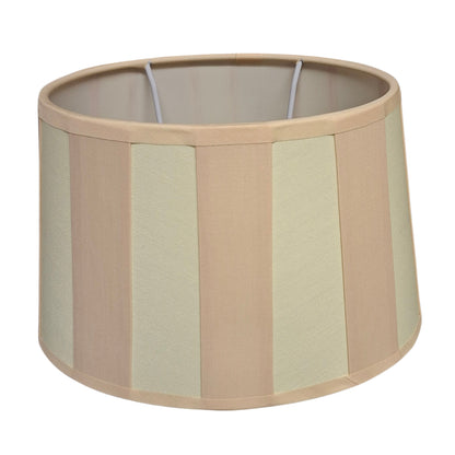 Deze crèmekleurige lampenkap voegt warmte toe aan je interieur. Perfect voor een gezellige sfeer in elke ruimte.