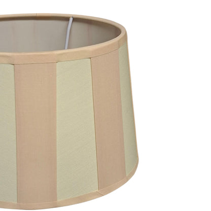 Deze crèmekleurige lampenkap geeft een warme en gezellige uitstraling. Perfect voor sfeervolle verlichting in elke ruimte.