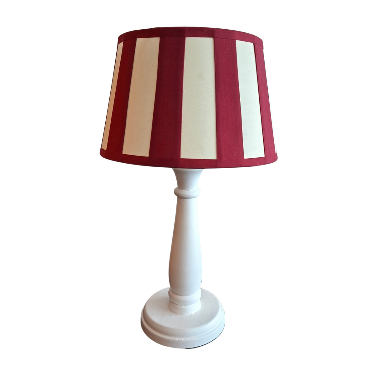 Deze lampenkap in rood en crème biedt een frisse, basic uitstraling. Perfect voor een gezellige sfeer in elke ruimte.