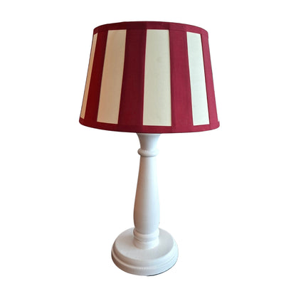 Deze lampenkap in rood en crème biedt een frisse, basic uitstraling. Perfect voor een gezellige sfeer in elke ruimte.