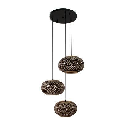Gedetailleerde weergave van de bruine Weaving hanglamp. Deze landelijke lamp voegt warmte en karakter toe aan uw interieur.