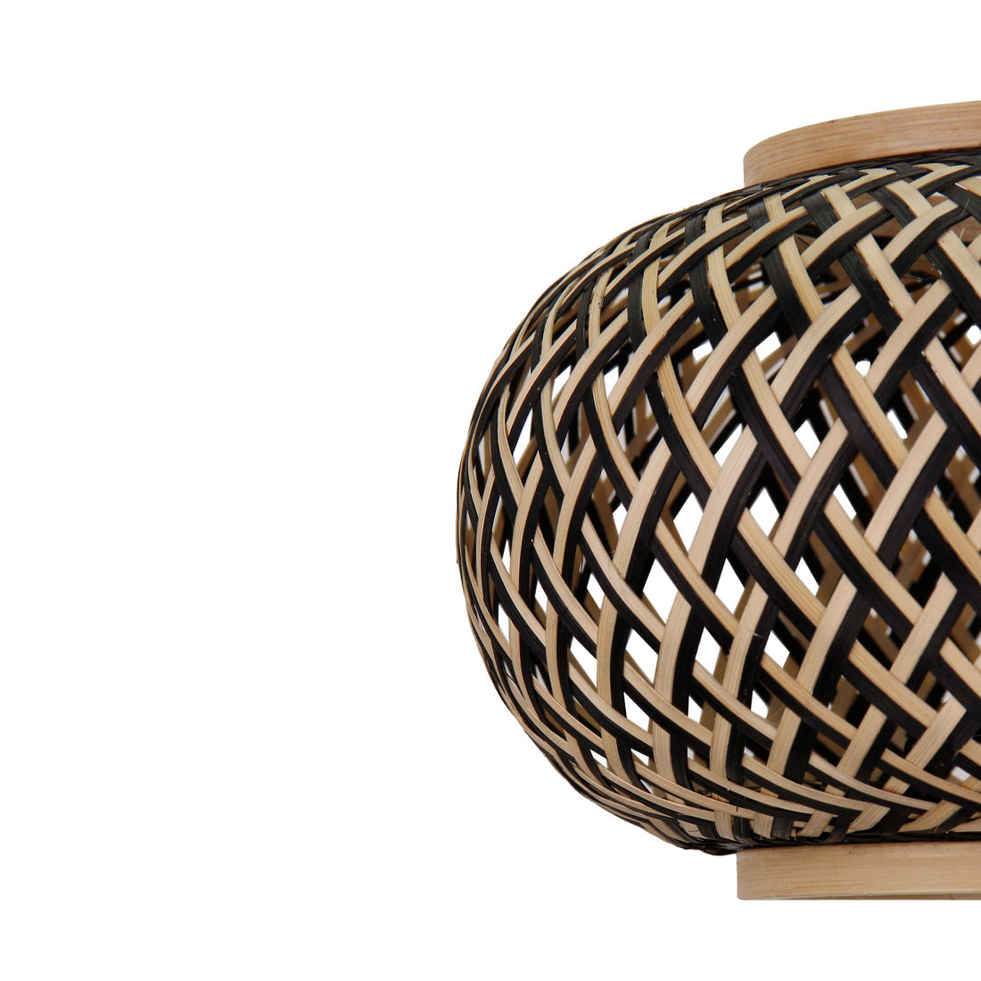 De bruine Weaving hanglamp brengt landelijke charme in uw interieur. Een sfeervolle aanvulling boven de eettafel.