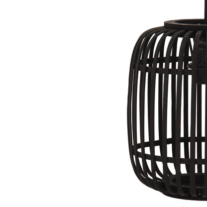 De Woven hanglamp in zwart bamboe voegt een moderne touch toe aan je interieur. Perfect voor sfeervolle verlichting.