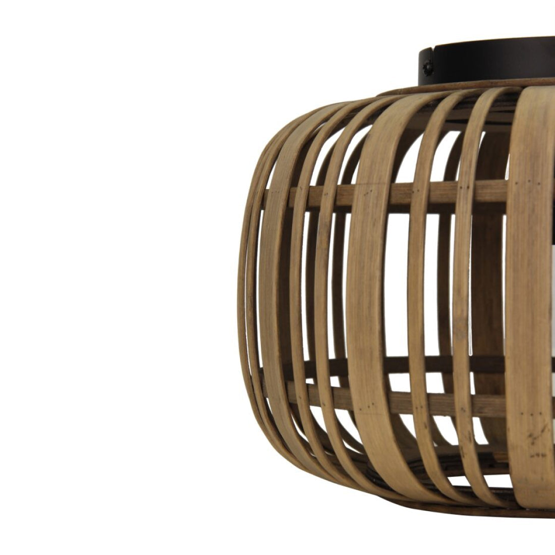 Natuurlijk, hier is de alt-tekst voor de afbeelding:

Detail van de bruin rattan plafondlamp.