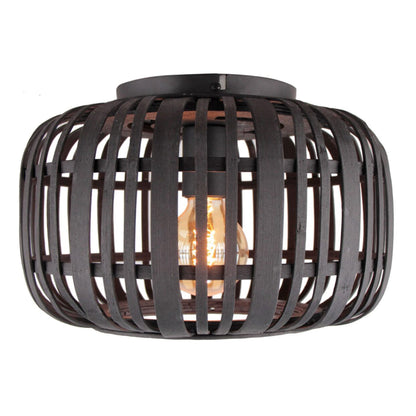 Deze zwarte plafondlamp van rattan voegt een vintage touch toe aan je interieur. Perfect voor een warme, natuurlijke sfeer.