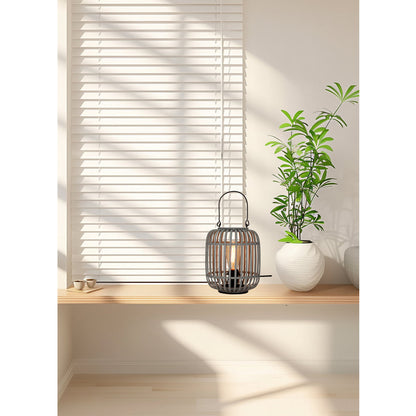 Met de grijze Woven tafellamp creëer je een serene sfeer in je woonkamer. Perfect voor een moderne uitstraling.