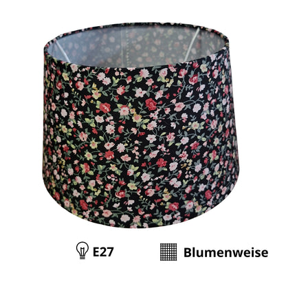 Verfraai je ruimte met deze zwarte lampenkap met bloemenprint. Een stijlvolle aanvulling voor een bohemian interieur.