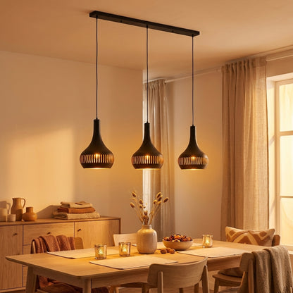 De moderne zwarte Canna hanglamp van metaal brengt elegantie in je interieur. Perfect voor een sfeervolle ambiance.
