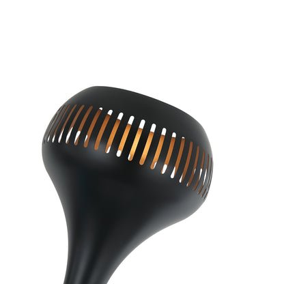 Minimalistische zwarte vloerlamp Canna van metaal voor een strakke uitstraling. Perfect voor een moderne interieurstijl.