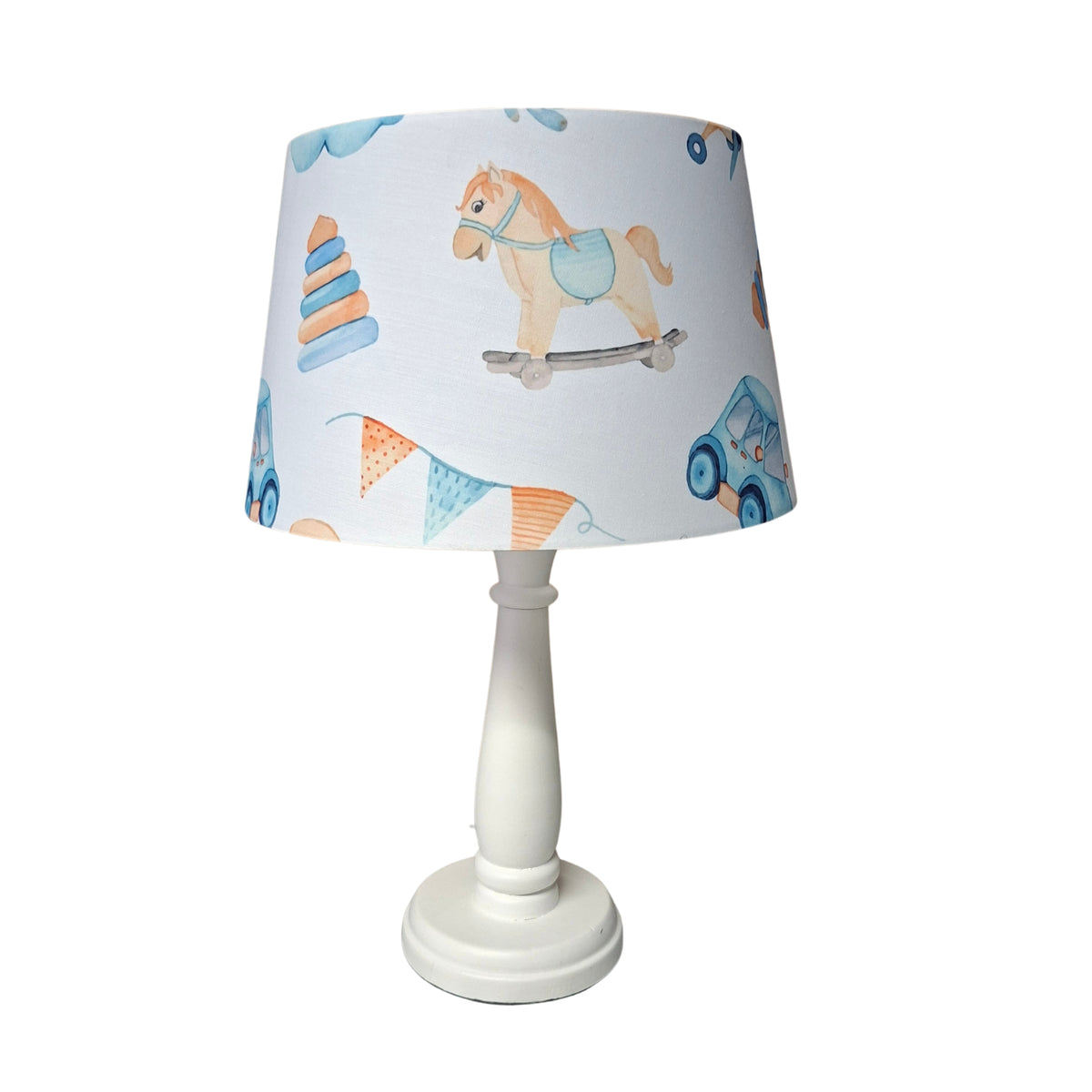 Deze lampenkap in gebroken wit en blauw geeft een speelse, bohemian uitstraling. Perfect voor een kinderkamer of speelhoek.